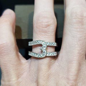 Size 8 925 Sterling Silver Unique Design Cubic Zirconia Gem Ring